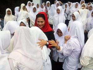 Berani Bercita-cita Tinggi, Pesan Puti kepada Santriwati Bangkalan