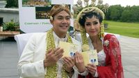 Sah! Ardina Rasti dan Arie Dwi Andika Pamer Buku Nikah