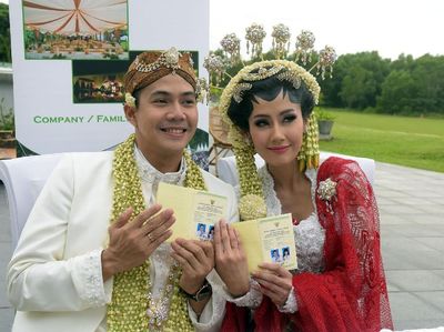 Sah! Ardina Rasti dan Arie Dwi Andika Pamer Buku Nikah