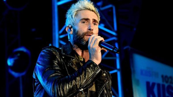 Ini Bukti Kalau Adam Levine Doyan Ngopi dan Bisa Masak!