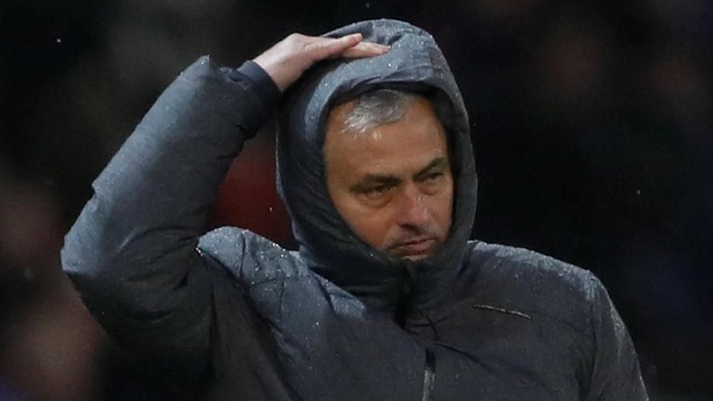 Mourinho: Negosiasi Transfer Sanchez Belum Tuntas Mourinho: Negosiasi Transfer Sanchez Belum Tuntas