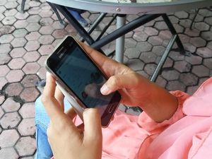 Mengulik Isi Otak Orang yang Kecanduan Smartphone