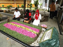 Puti Safari ke Jombang, Temui Gus Solah dan Ziarah Makam Gus Dur
