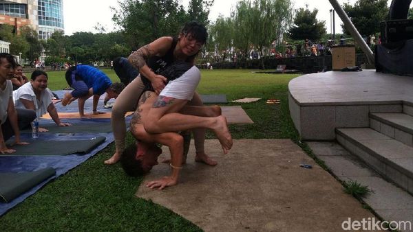 Serunya Yin Yang Yoga, Tengok Yuk Seperti Apa Gerakannya