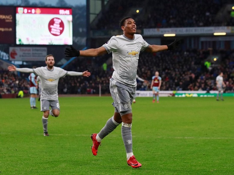 Gol Tunggal Martial Menangkan MU atas Burnley Gol Tunggal Martial Menangkan MU atas Burnley