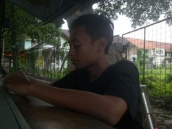 Akibat Mengumpat, Penjual Kopi Ini Ditodong Pistol