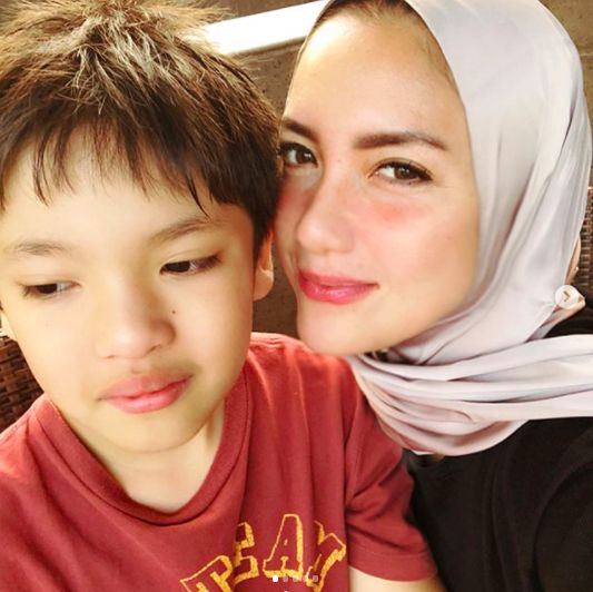 Tia Ivanka Berhijab