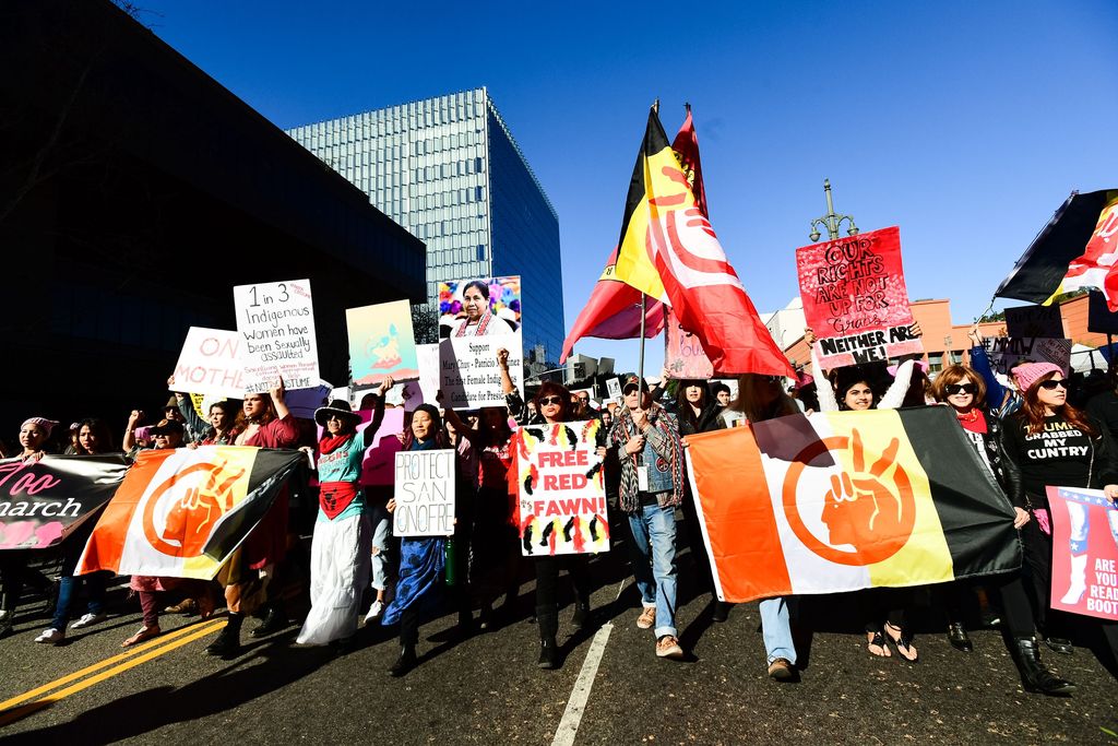 LOS ANGELES, CA - JANUARY 20:  Actors Eva Longoria and Elizabeth Banks attend the women's march Los Angeles on January 20, 2018 in Los Angeles, California.  (Photo by Emma McIntyre/Getty Images)