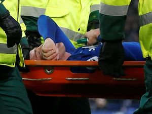Alami Patah Fibula dan Tibia, Musim James McCarthy Berakhir Lebih Dini