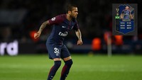 Pemain bertahan terakhir dalam line up ini adalah Dani Alves. Meninggalkan Juventus untuk bergabung dengan Paris Saint Germain, Alves masih jadi pemain terbaik di posisinya. (Getty Images)