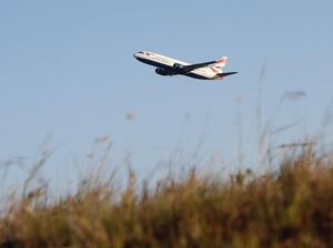 Mabuk, Pria Ini Pamerkan Alat Kelamin ke Penumpang Pesawat