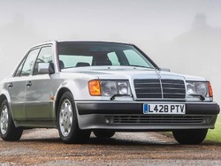 Mr. Bean Lelang Dua Mobil Langka