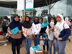 Dari Bali hingga Kalimantan Rela ke Jakarta Demi Wanna One