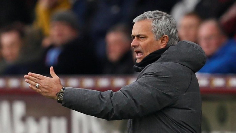 Mourinho Yakin Sanchez Akan Gabung MU Mourinho Yakin Sanchez Akan Gabung MU