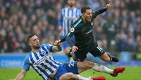 Pemain Chelsea, Eden Hazard, juga sering diganjal lawan. Rata-rata, dia dilanggar 2,5 kali. (Foto: Hannah McKay/Reuters)