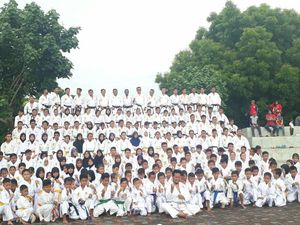 Kenang Meninggalnya 26 Atlet INKAI, 300 Karate-ka Tabur Bunga