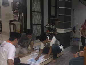 Kala KPU Kerja Hingga Malam Mendata Pemilih Pilkada Serentak