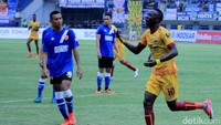 Baru di menit-menit akhir Sriwijaya FC bisa menambah keunggulan. Pelanggaran terhadap Manuchehr Dzhalilov membuat wasit menunjuk titik putih dan Makan Konate melakukan eksekusi dengan sempurna.
