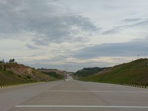 Rini: Tol Trans Sumatera bakal Turunkan Biaya Logistik