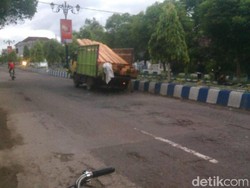 Biker di Ponorogo Tewas Usai Tabrak Truk yang Berhenti Mendadak