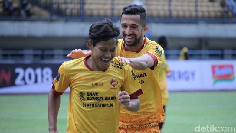Sriwijaya FC Kalahkan PSM Tiga Gol Tanpa Balas Sriwijaya FC Kalahkan PSM Tiga Gol Tanpa Balas