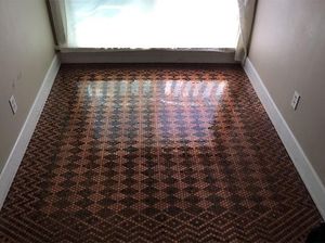 Ada-ada Saja! Bikin Karpet Pakai Uang Receh