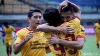 Di Stadion Gelora Bandung Lautan Api (GBLA), Kota Bandung, Jawa Barat, Minggu (21/1/2018) sore WIB, Sriwijaya FC berhasil mengawali dengan baik lewat gol Adam Alis di menit ke-8.