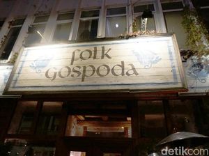 Di Sini Bisa Bersantap dengan Menu dan Suasana Dusun Polandia