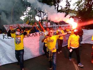Ultras Mania Geruduk DPRD, Tuntut Kejelasan Gresik United