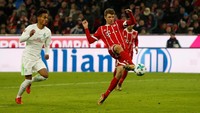 Thomas Mueller. Pemain internasional Jerman berusia 28 tahun ini mulai tampil di tim senior Bayern Munich sejak 2008 dan kini menjalani musim ke-10. Tak kurang dari 284 penampilan sudah ia catatkan di liga. (Foto: Michaela Rehle/Reuters)