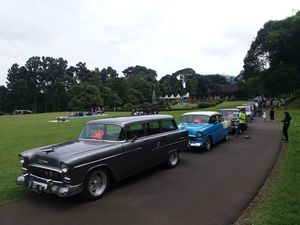 Mobil Kuno Bekas Bung Karno Iringi Pelantikan PPMKI Mobil Kuno Bekas Bung Karno Iringi Pelantikan PPMKI