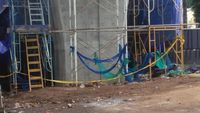 Foto: Beton LRT Roboh di Kayu Putih Kini Digaris Polisi
