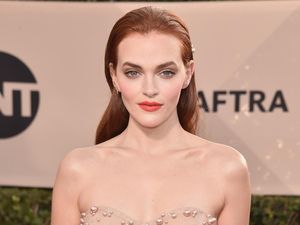 Madeline Brewer Handmaids Tale Jawab Kabar Pacaran dengan Nick Jonas