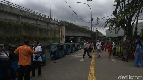 Foto: Sopir Mogok, Begini Sepinya Tanah Abang Tanpa Lalu-Lalang Angkot