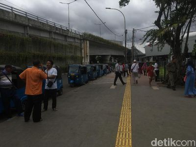 Foto: Sopir Mogok, Begini Sepinya Tanah Abang Tanpa Lalu-Lalang Angkot