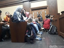 Usai Diperiksa KPK, Ny Deisti Datang ke Sidang Novanto
