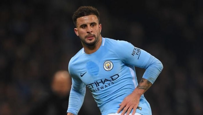 MANCHESTER, ENGLAND - JANUARY 20:  City player Kyle Walker in action during the Premier League match between Manchester City and Newcastle United at Etihad Stadium on January 20, 2018 in Manchester, England.  (Photo by Stu Forster/Getty Images)