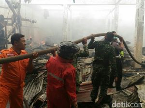 Swalayan Sinar Fresh dan Gudang di Banyuwangi Terbakar