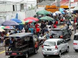 Merawat Sektor Informal