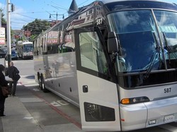 Bus Pengangkut Karyawan Apple jadi Sasaran Penembakan