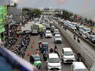 Dikuasai PKL dan Parkir Liar, Kawasan Jatinegara Kembali Semrawut