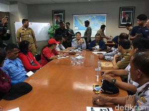 Kadishub Dialog dengan Sopir Angkot Tanah Abang yang Demo Balai Kota
