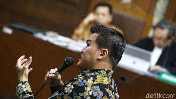 Andi Narogong Beberkan Korupsi e-KTP di Depan Setya Novanto