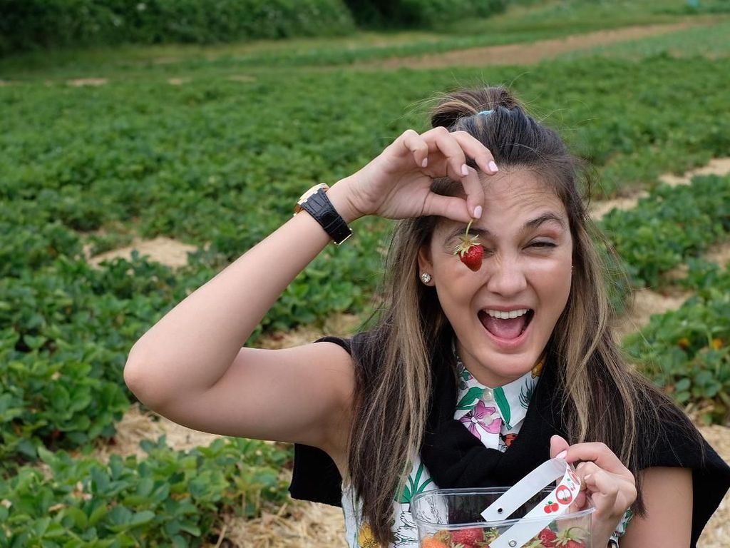 Ah, 10 Pose Cantik Luna Maya Bersama Makanan Ini Bikin Gagal Fokus! Ah, 10 Pose Cantik Luna Maya Bersama Makanan Ini Bikin Gagal Fokus!