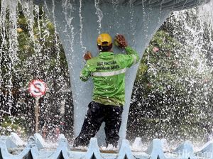 Perawatan Air Mancur Bunderan BI Jakarta