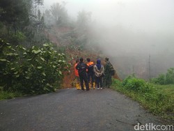 Penelitian Longsor di Trenggalek Oleh Tim Geologi Terhalang Kabut