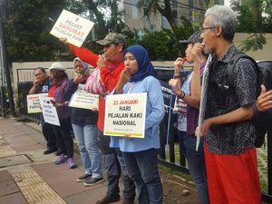 Tragedi Maut Afriyani, Koalisi Pejalan Kaki Tabur Bunga di Tugu Tani