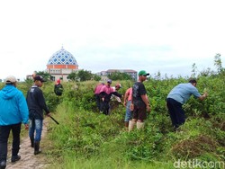 Senangnya Warga Ikut Program Padat Karya Jokowi