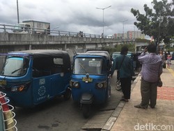 Angkot Tanah Abang Mogok, Bajaj Raup Untung