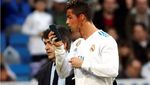 Meme-meme Kocak Cristiano Ronaldo dan Ponsel